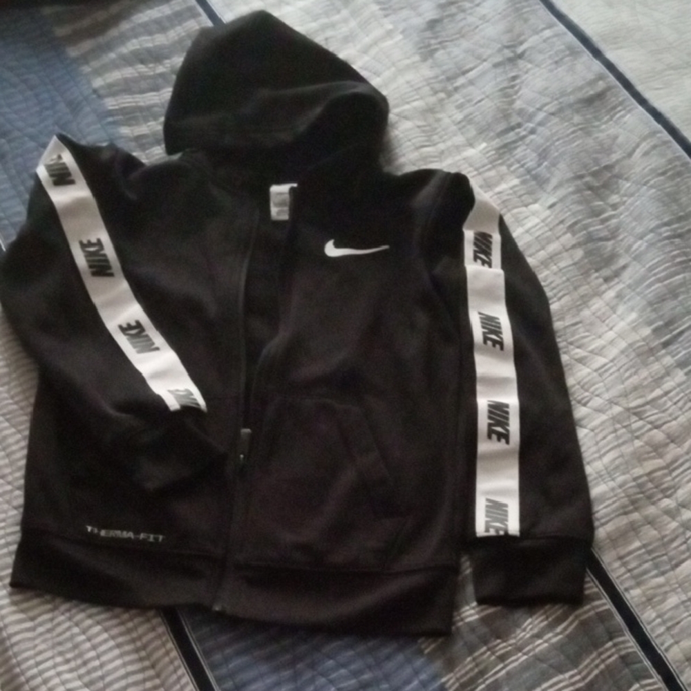 Nike Kids Therma Fit Black and White Hoodie Size Medium
